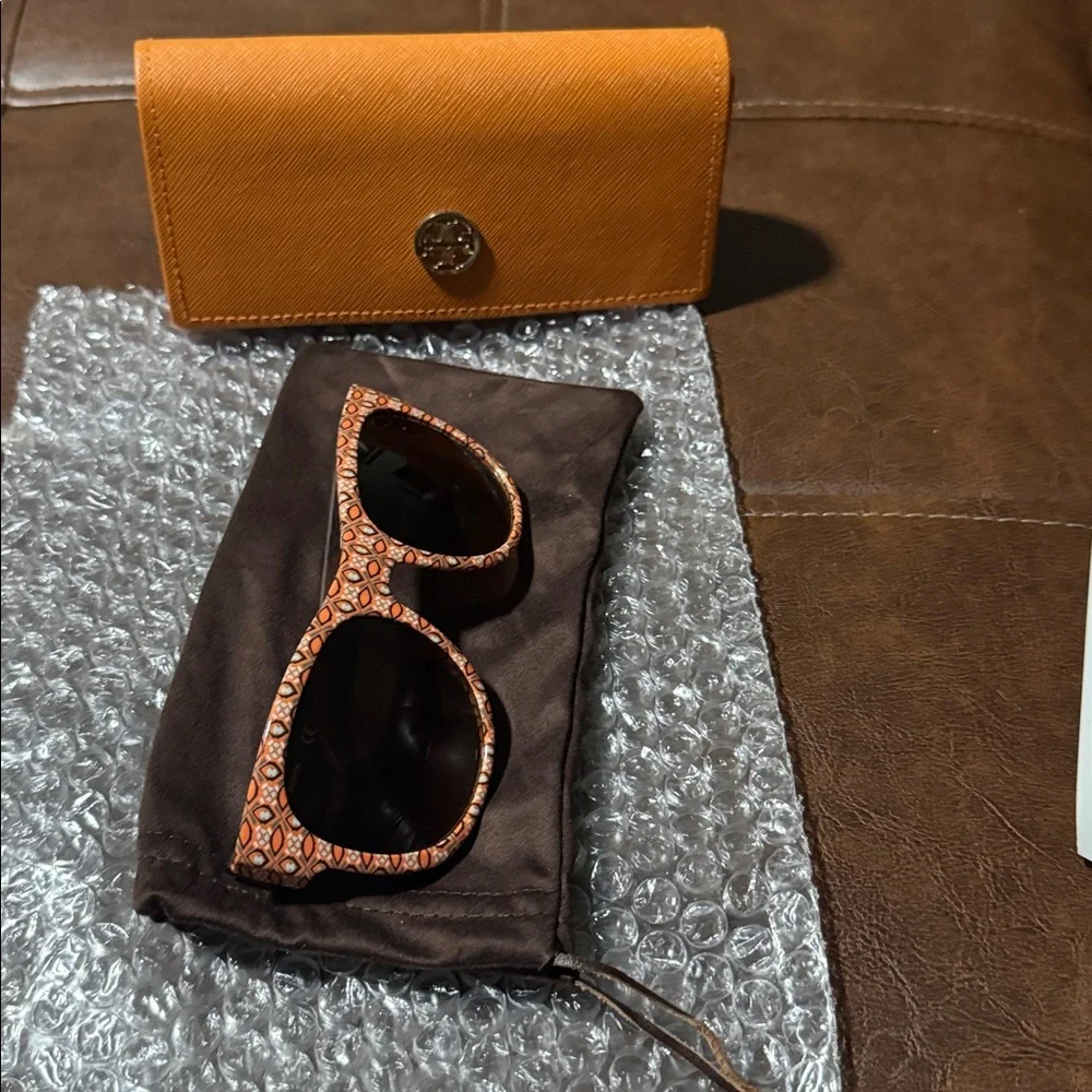 Like new Tory Burch Cat-Eye Sunglasses